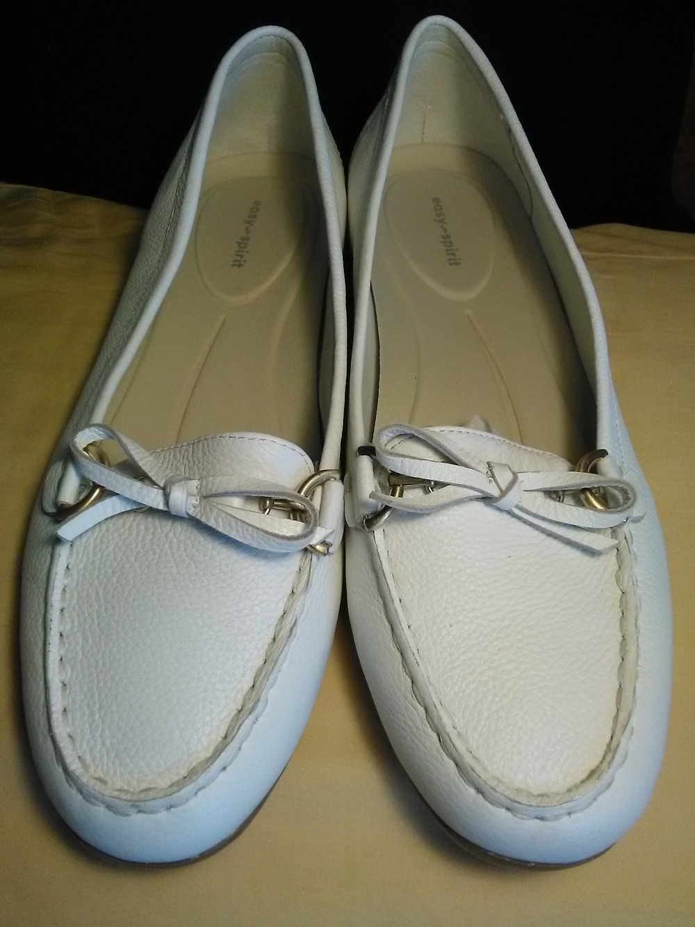 NEW Easy Spirit White Leather Bow Loafers Gold-Tone Accents SZ. 8 FAB SHOE!